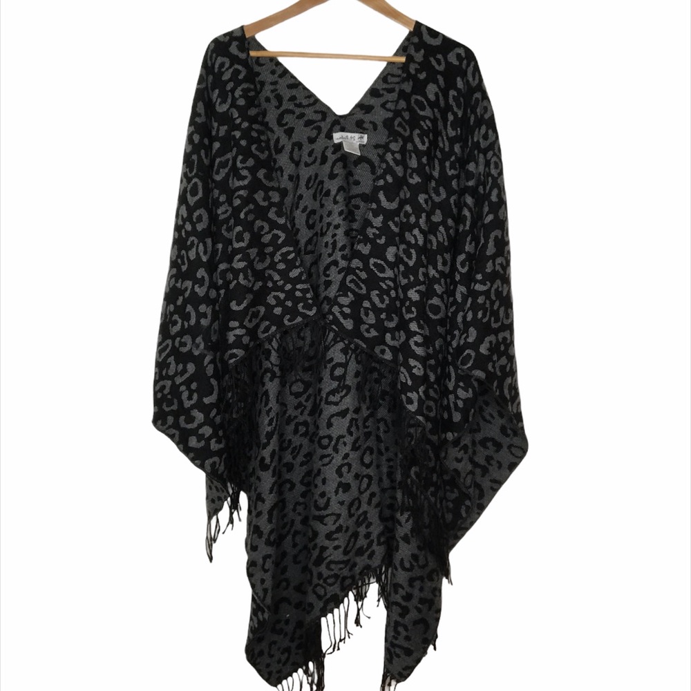 29 Palms Wrap Sweater Blanket Womens Grey Black Leopard Print Tasseled One Size